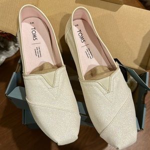 Women’s Toms Classic size 9 IVORY GLITTER NIB